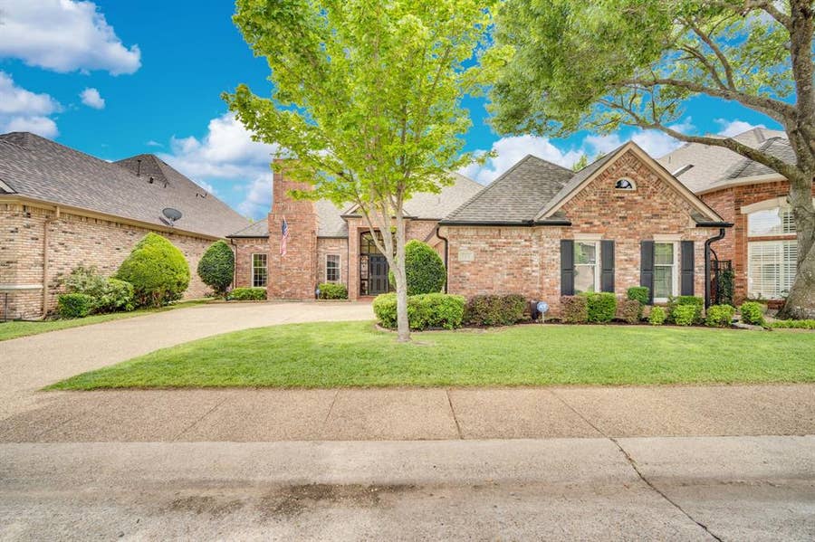 Property photo for 759 Village Green Drive, DeSoto, TX