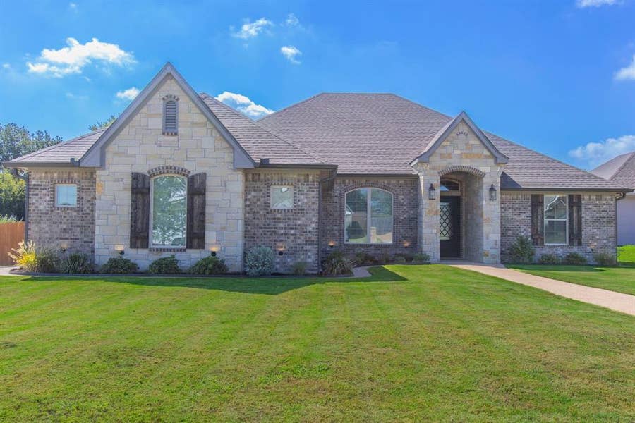 Property photo for 233 Fox Run Lane, Robinson, TX