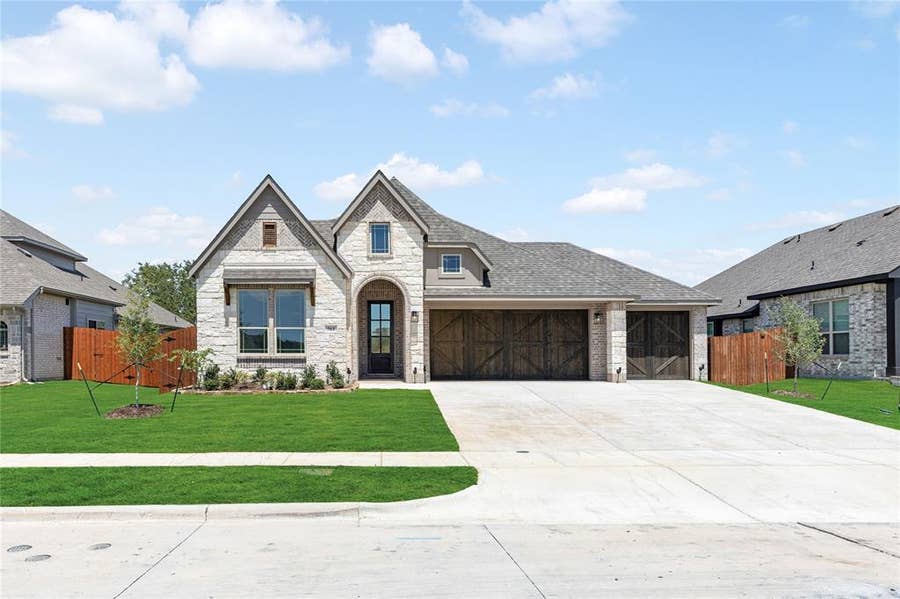 Property photo for 561 Red Maple Road, Waxahachie, TX