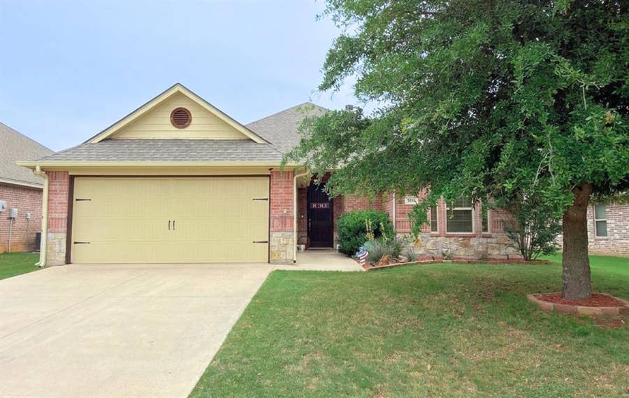 Property photo for 109 Donna Circle, Granbury, TX