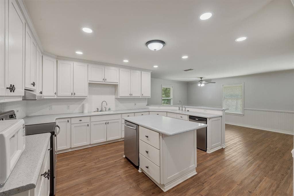 9465 Peninsula Drive, Tyler, TX 75707 9465 Peninsula Drive, Tyler, TX 75707