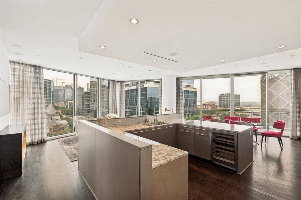 2900 Mckinnon Street, #601, Dallas, TX 75201 2900 Mckinnon Street, #601, Dallas, TX 75201