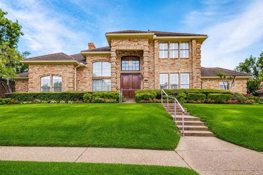 Property photo for 1306 Travis Circle N, Irving, TX
