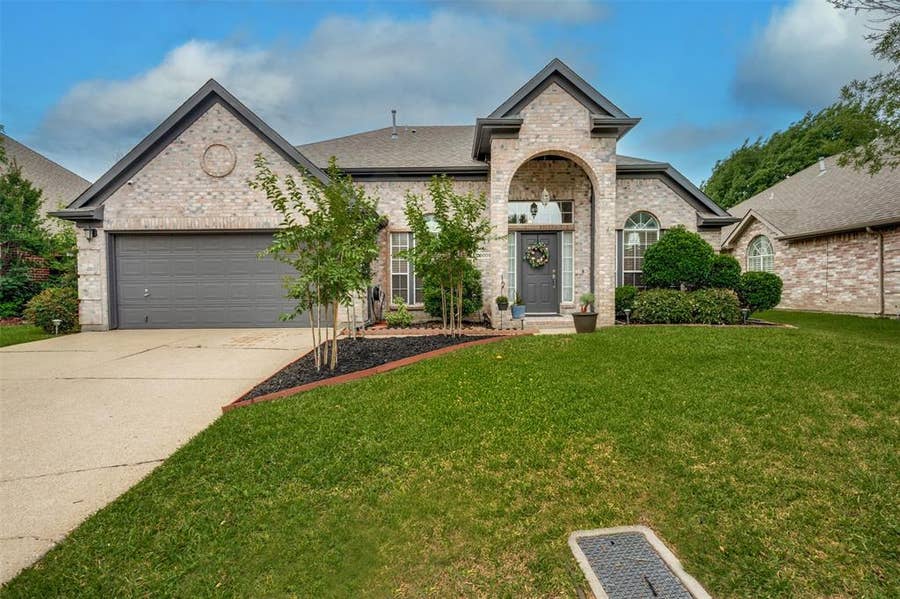 Property photo for 10009 White Lane, Irving, TX