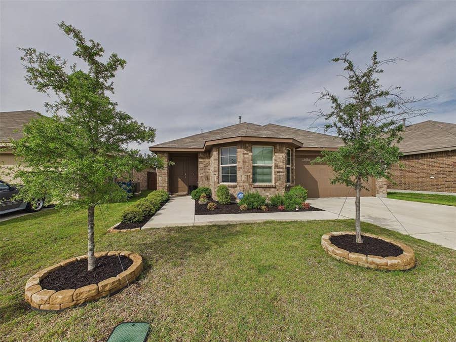 Property photo for 16705 Porterfield Lane, Justin, TX