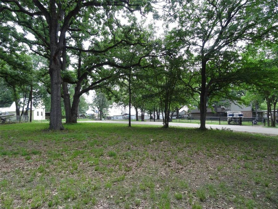 Property photo for 106 Lakewood Drive, Mabank, TX