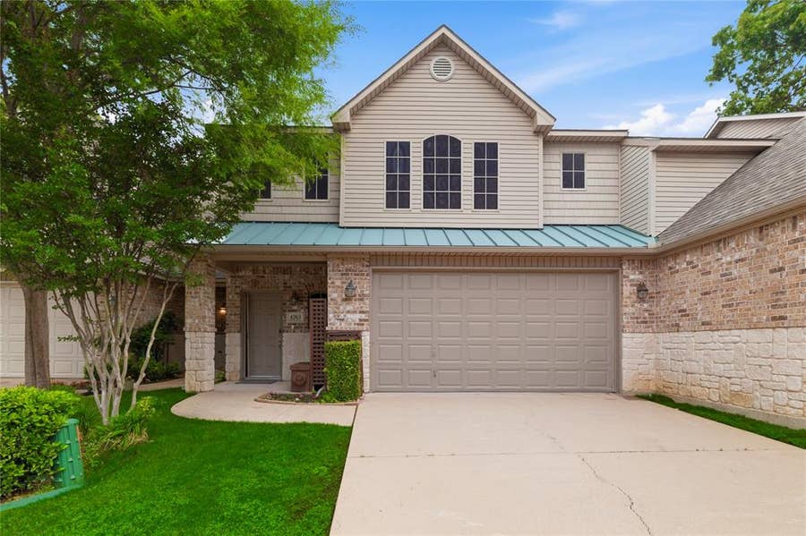 Property photo for 4263 Towne Lake Court, Irving, TX