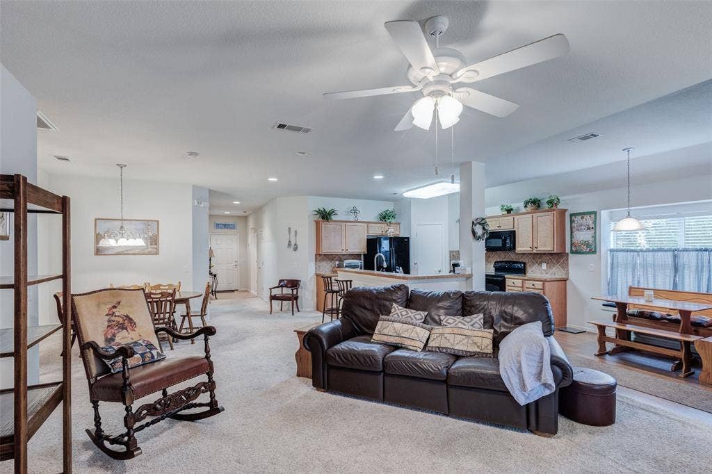 502 Reindeer Drive, Midlothian, TX 76065