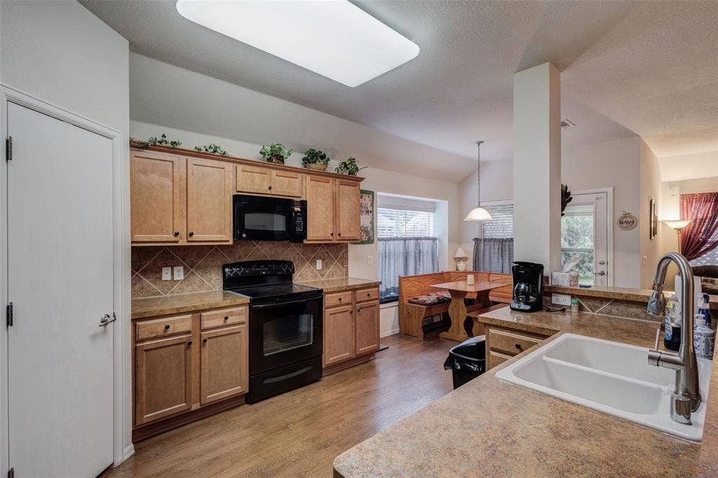 502 Reindeer Drive, Midlothian, TX 76065