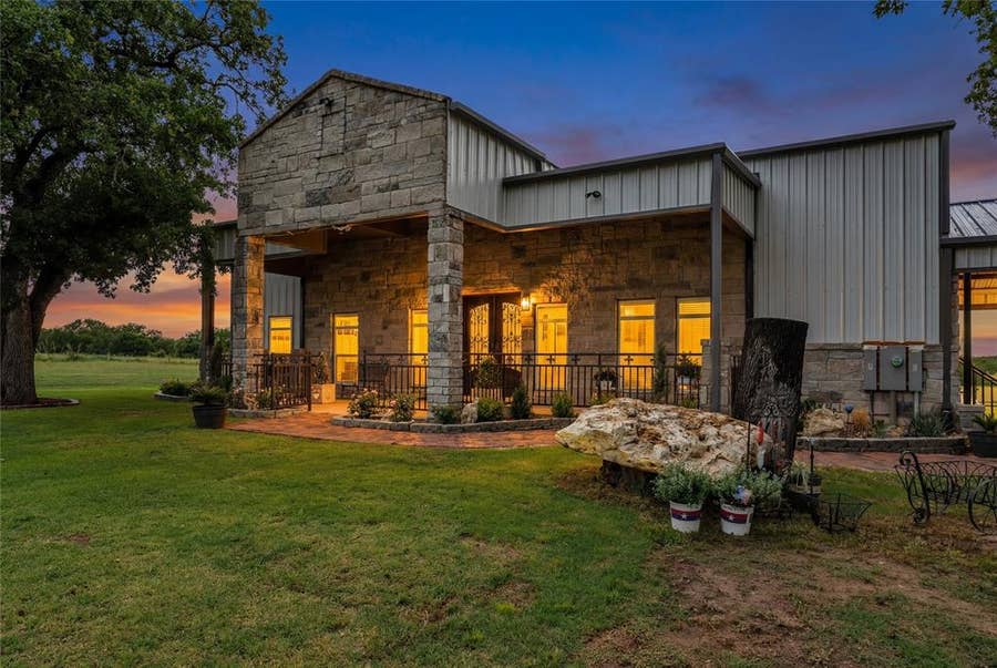 Property photo for 945 Jennings Lane, Azle, TX
