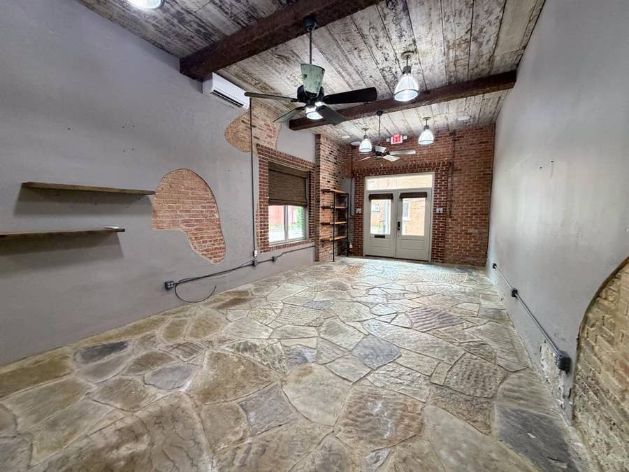 Property photo for 113 W Knox Street, #300, Ennis, TX