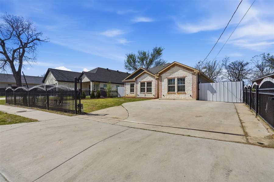 Property photo for 3021 Springview Avenue, Dallas, TX