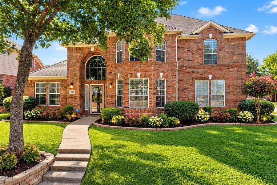 Property photo for 1808 Paddington Court, Arlington, TX