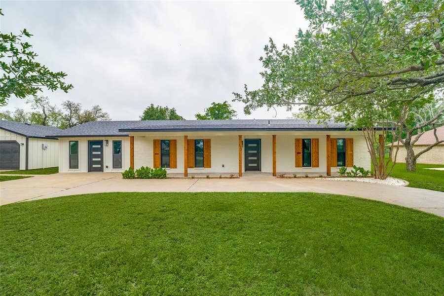 Property photo for 510-512 Grandview Drive, Granbury, TX