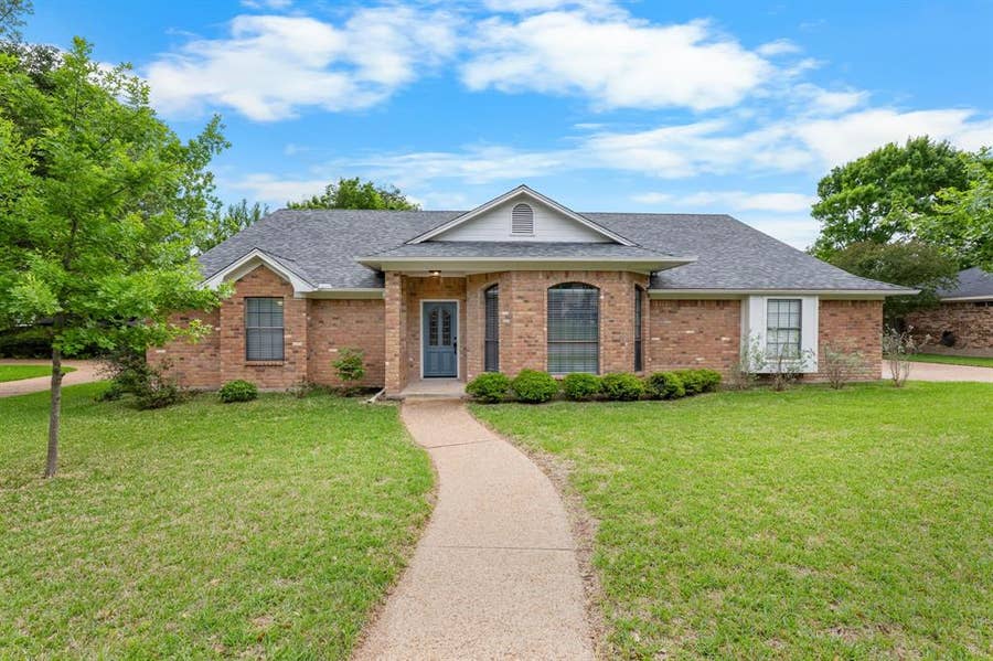 Property photo for 1208 Dendron Drive, Hewitt, TX
