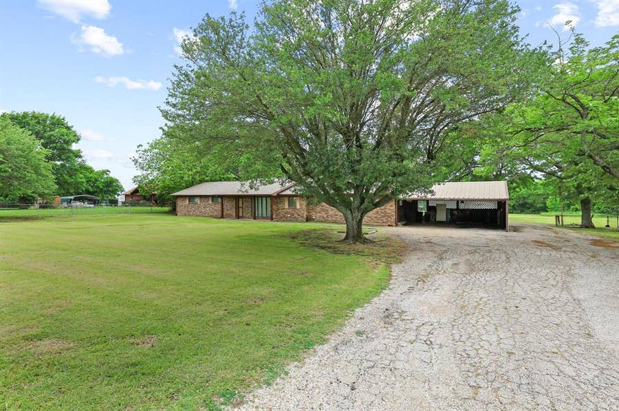 Property photo for 506 Fm 816, Wolfe City, TX