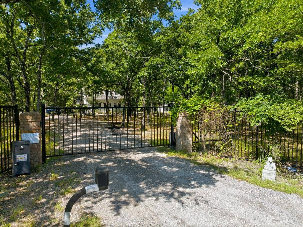 Welcome to 10670 County Road 2450 in Terrell - Poetry Area.  Gated entry to property.