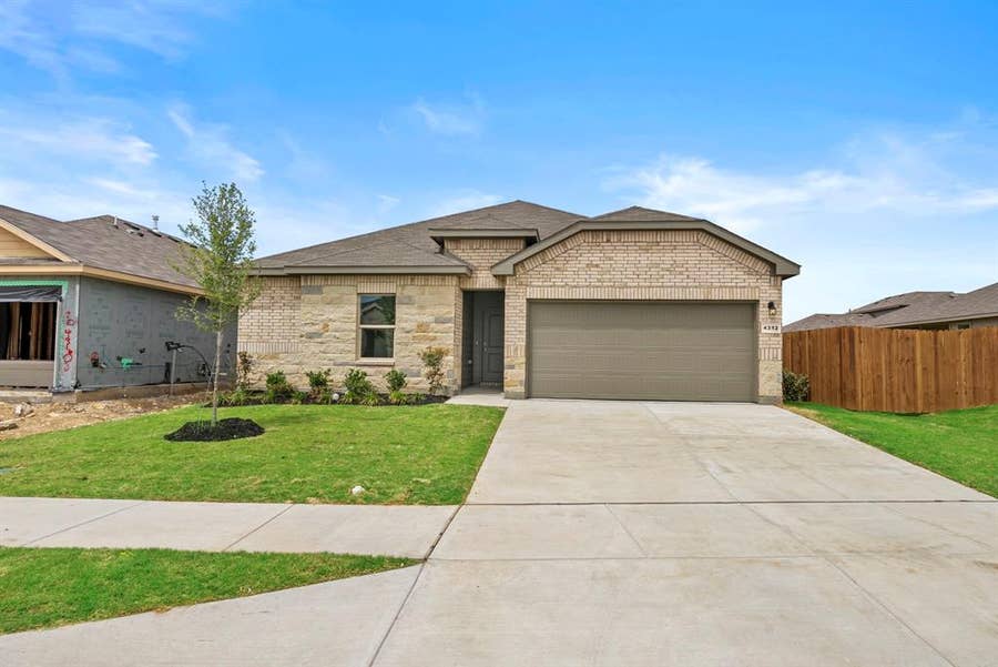 Property photo for 9409 Mint Hill Drive, Fort Worth, TX