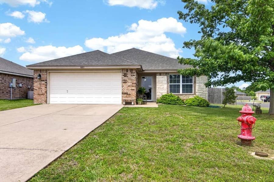 Property photo for 621 Apple Cross Drive, Robinson, TX