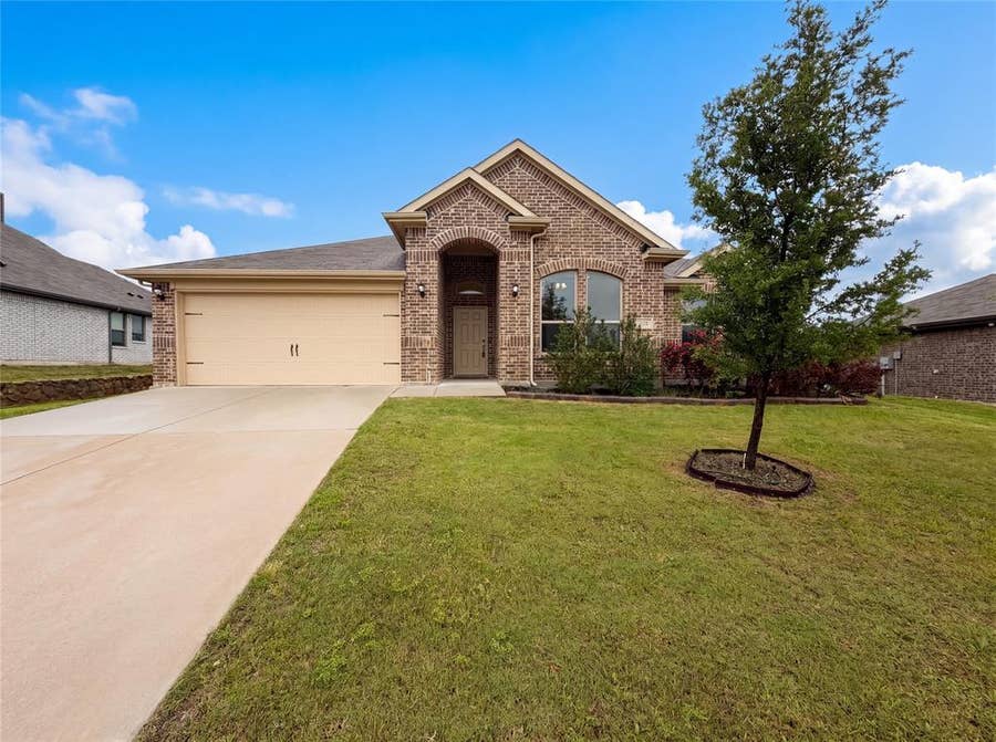 Property photo for 1631 Glade Meadows Drive, Burleson, TX