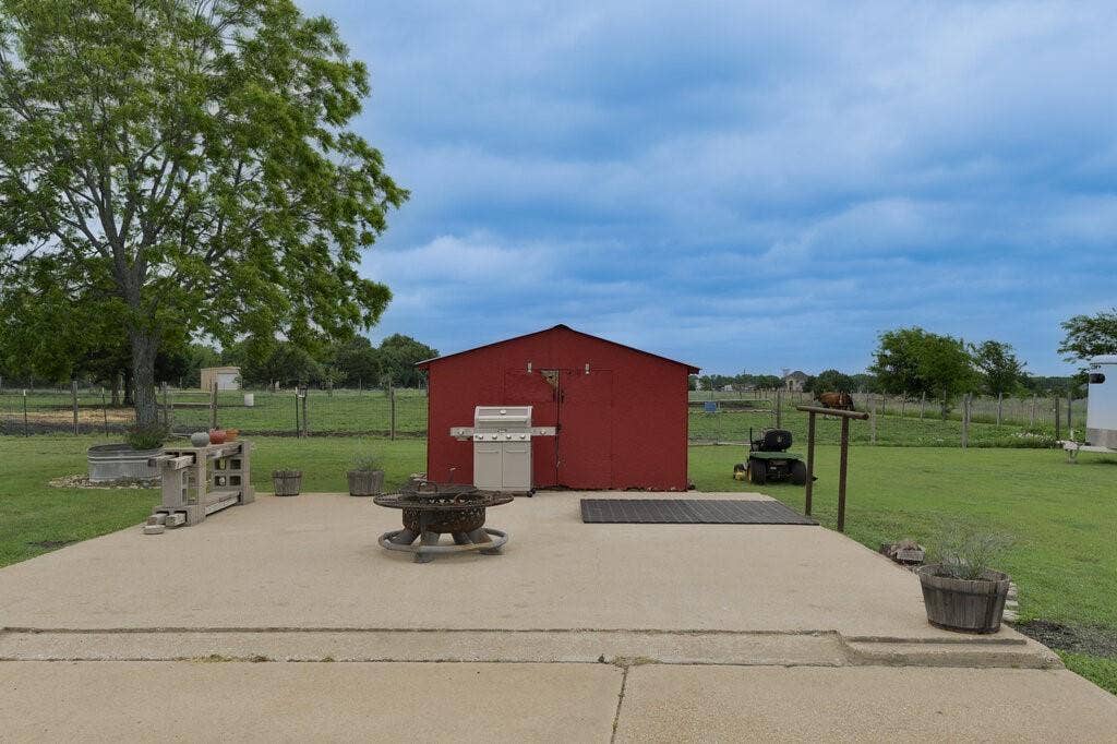 339 Meadow Lane, Red Oak, TX 75154 339 Meadow Lane, Red Oak, TX 75154