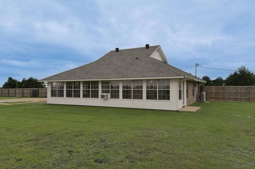 339 Meadow Lane, Red Oak, TX 75154 339 Meadow Lane, Red Oak, TX 75154
