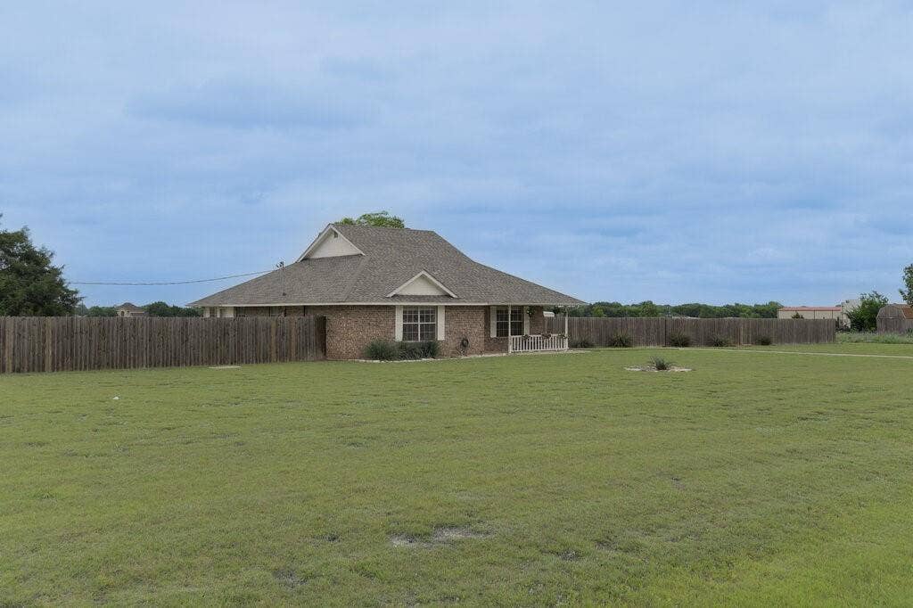 339 Meadow Lane, Red Oak, TX 75154 339 Meadow Lane, Red Oak, TX 75154