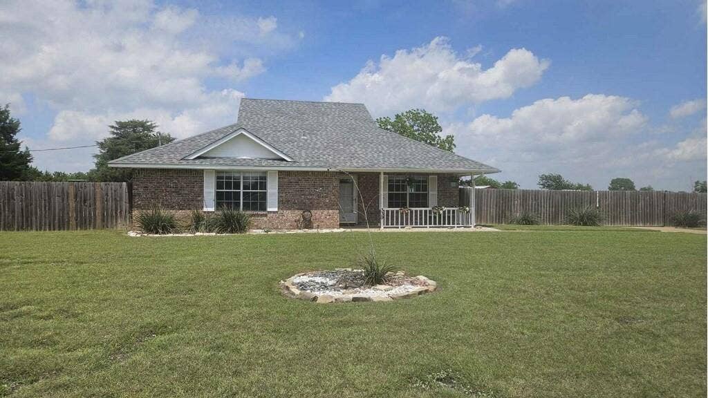 339 Meadow Lane, Red Oak, TX 75154 339 Meadow Lane, Red Oak, TX 75154