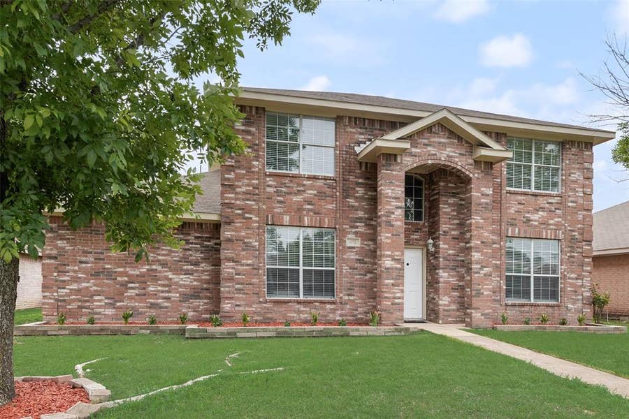 Property photo for 472 Round Rock Road, Cedar Hill, TX