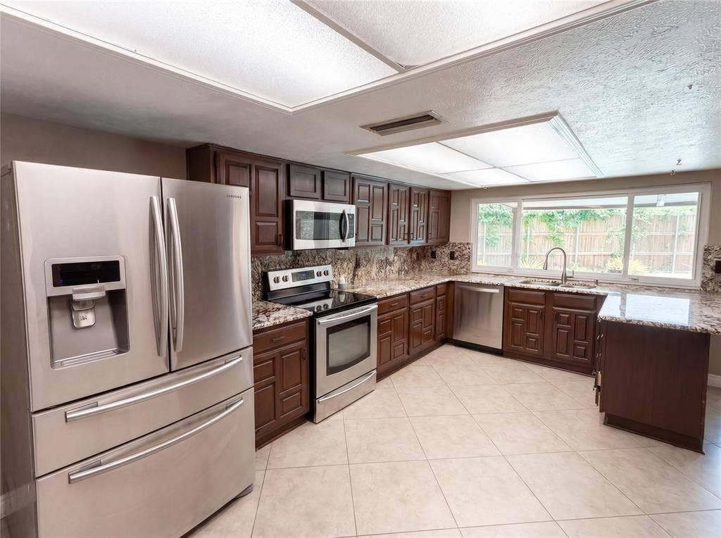 6302 Zanes Court, Plano, TX 75023 6302 Zanes Court, Plano, TX 75023