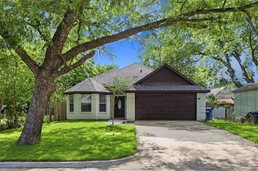 Property photo for 906 Oak Street, McKinney, TX
