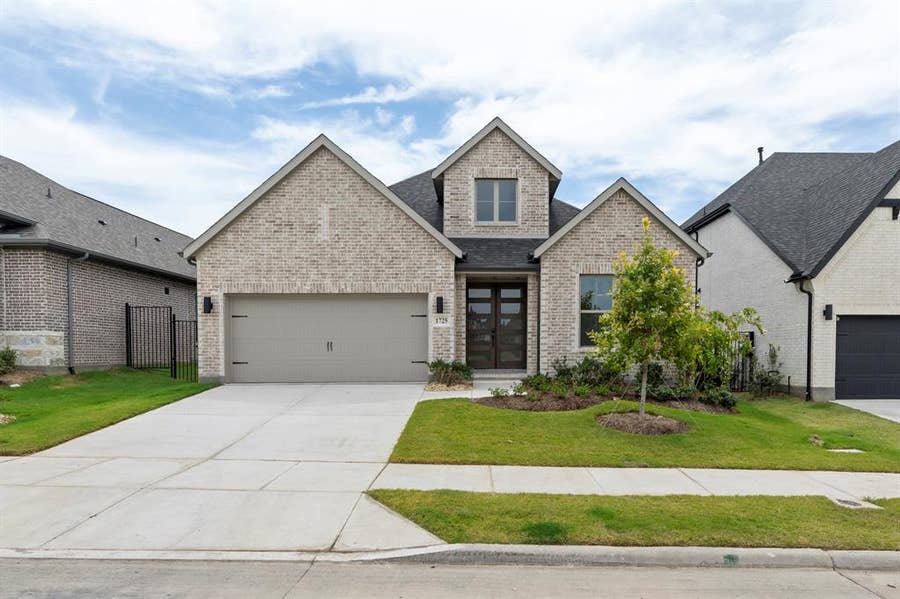 Property photo for 1725 Hillside Stroll Drive, Lavon, TX