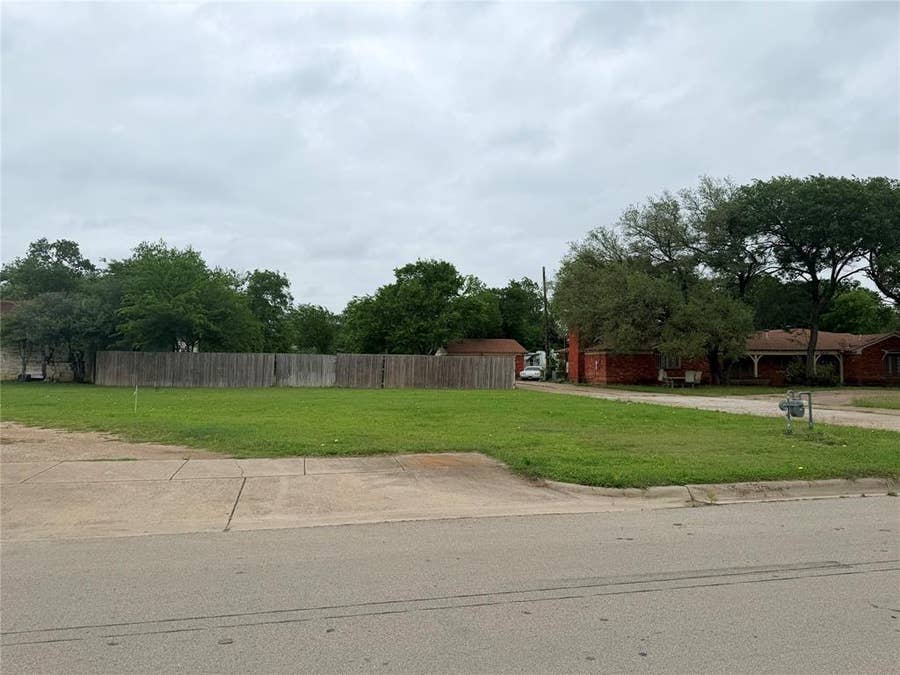 Property photo for 5633 Oak Grove Road N, Fort Worth, TX