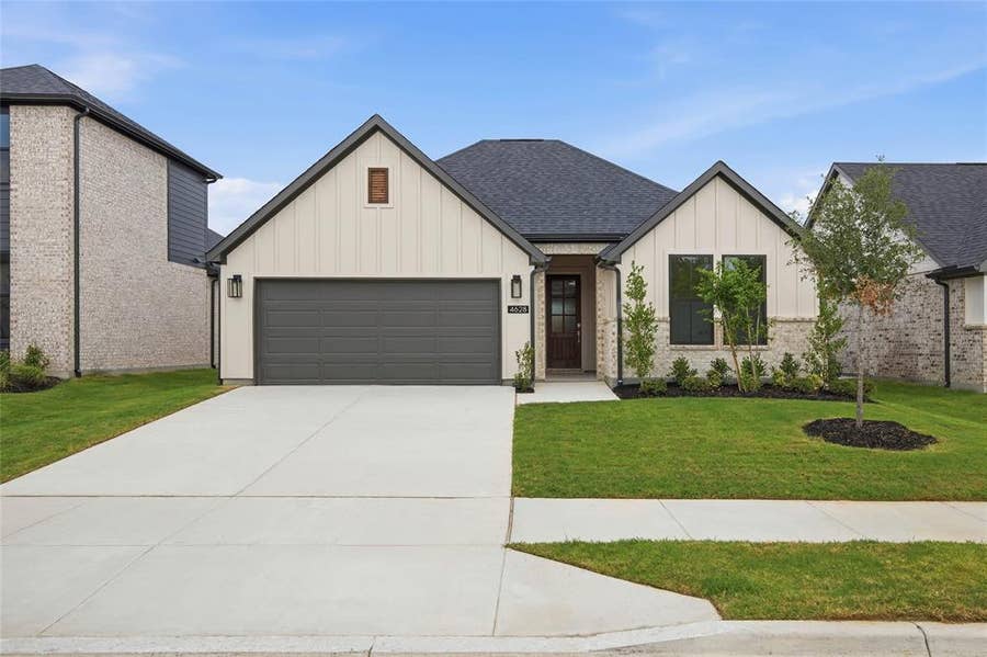 Property photo for 4628 Commack Drive, Fort Worth, TX