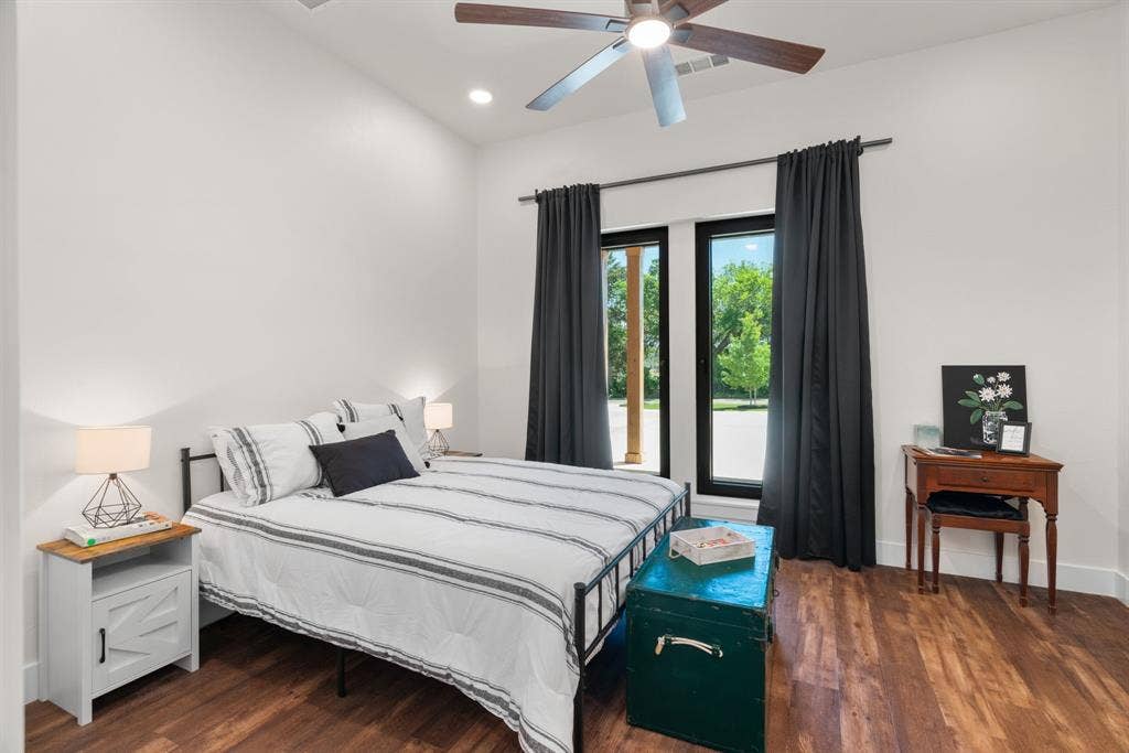 3621 Fritz Lane, Corinth, TX 76208 Spacious room with wood-finish flooring, a ceiling fan, and recessed lighting