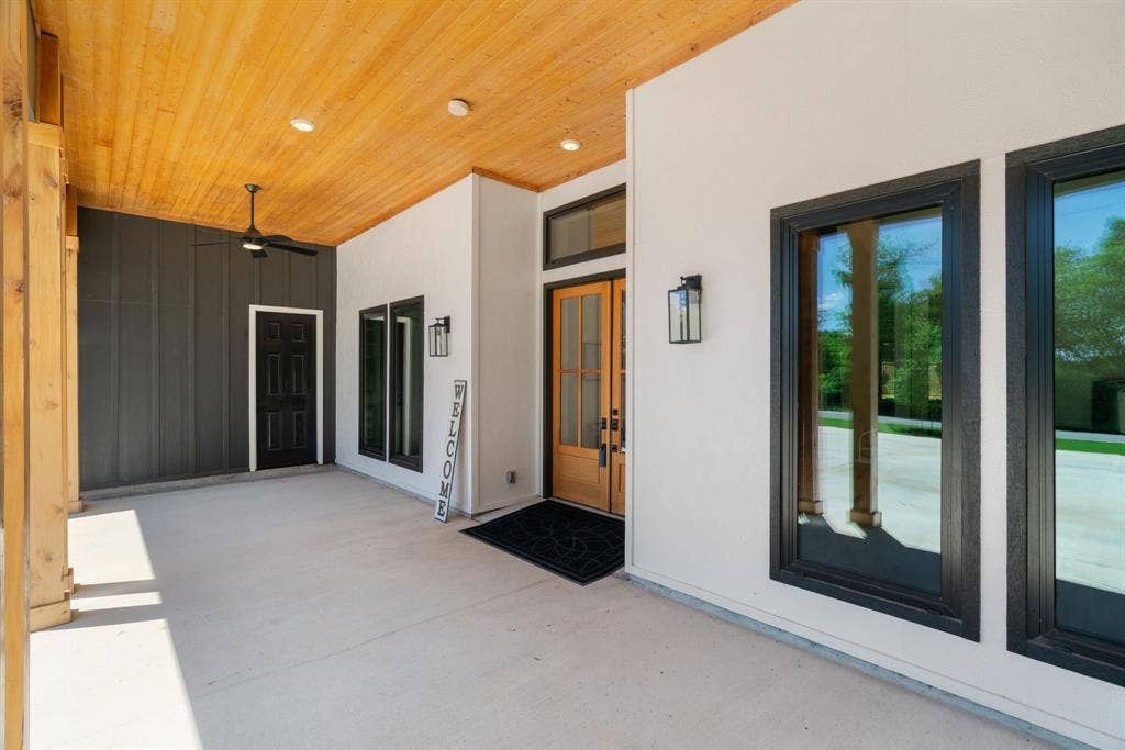 3621 Fritz Lane, Corinth, TX 76208 Covered front entry featuring a wood-finish ceiling, recessed lighting, and a modern ceiling fan