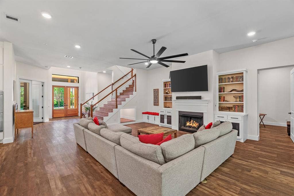 3621 Fritz Lane, Corinth, TX 76208 Spacious open-concept living area featuring wood-finish flooring, a contemporary ceiling fan, and recessed lighting