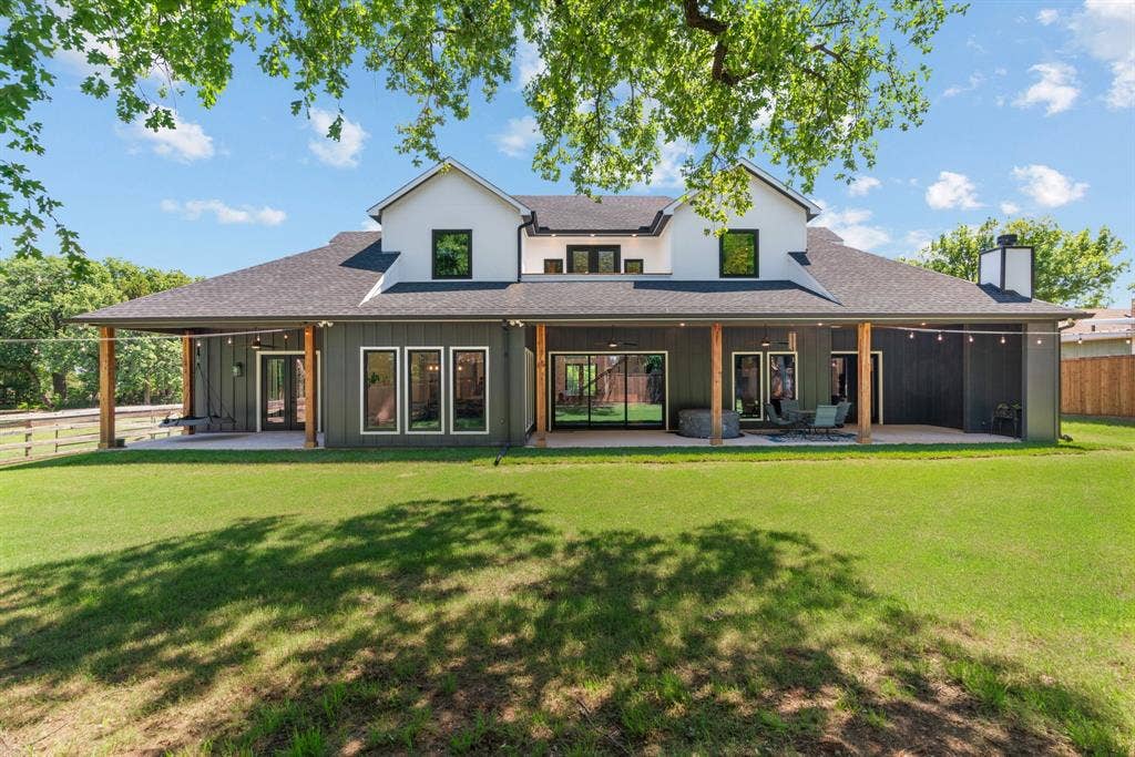 3621 Fritz Lane, Corinth, TX 76208 Expansive backyard with a manicured lawn