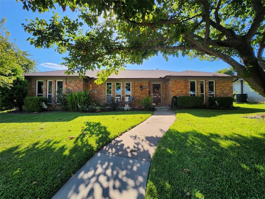 Property photo for 1023 Ridgefield Drive, Plano, TX