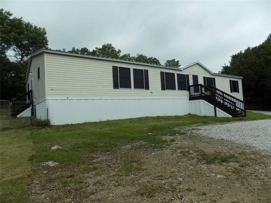 Property photo for 203 S Ridgeview Court, Azle, TX