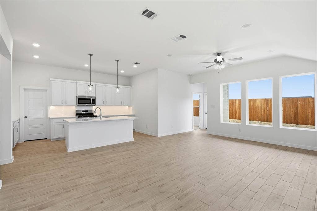 4624 Commack Drive, Fort Worth, TX 76135 4624 Commack Drive, Fort Worth, TX 76135