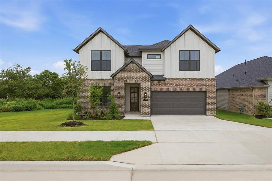 Property photo for 6705 Serenity Drive, Fort Worth, TX
