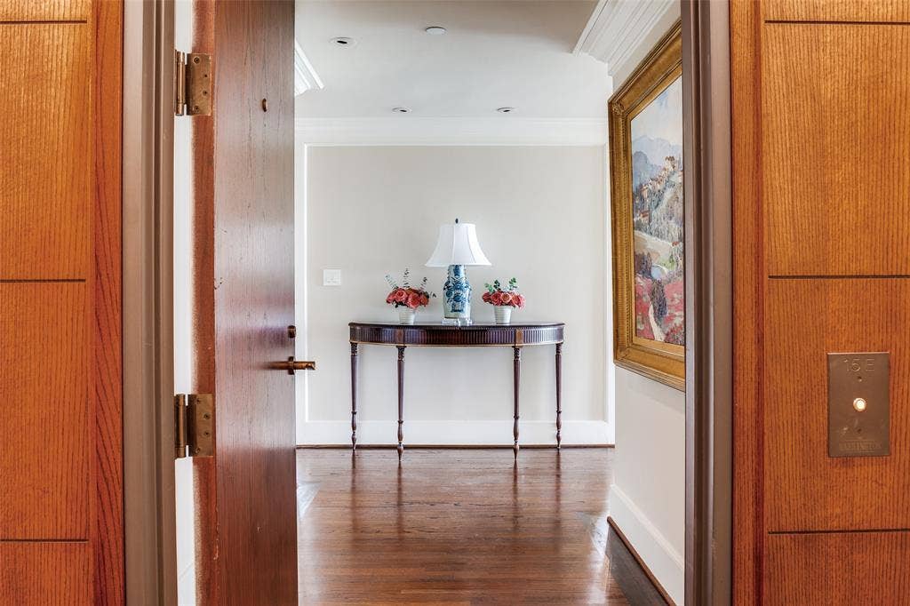 3831 Turtle Creek Boulevard, #15E, Dallas, TX 75219 Gracious Entry.