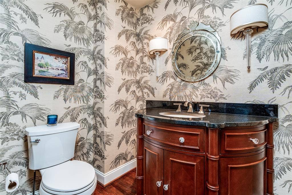 3831 Turtle Creek Boulevard, #15E, Dallas, TX 75219 Power room.