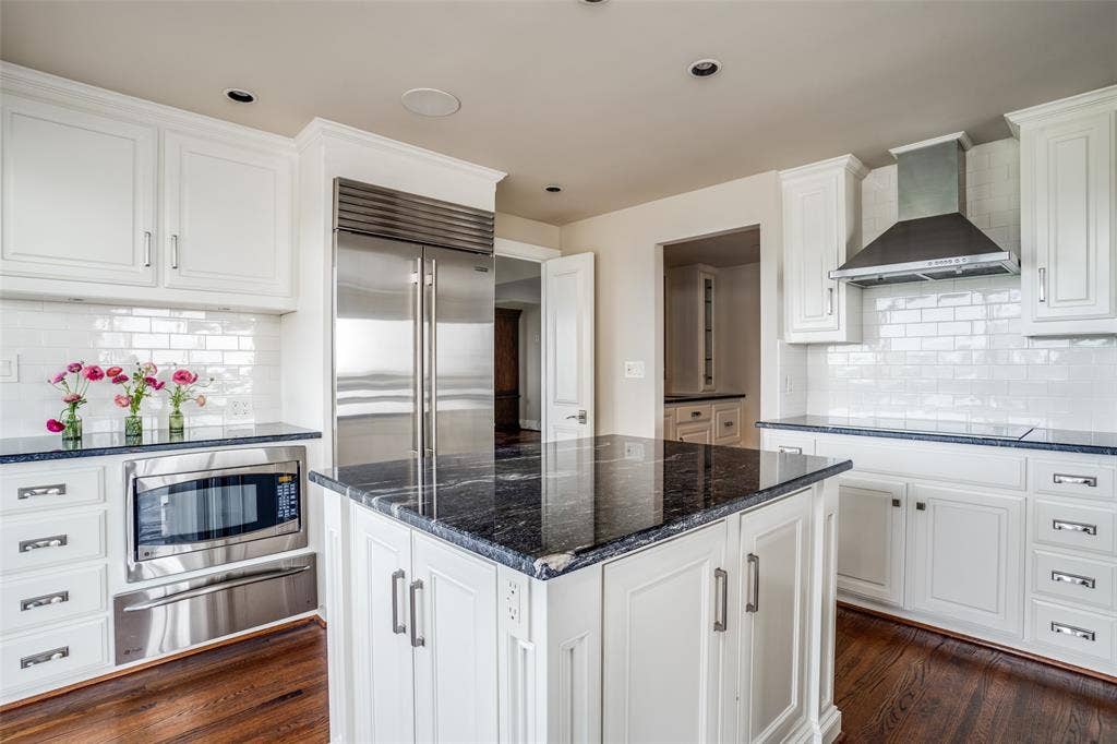 3831 Turtle Creek Boulevard, #15E, Dallas, TX 75219 Gourmet kitchen.