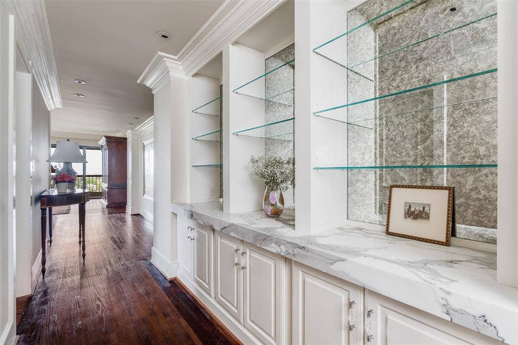 3831 Turtle Creek Boulevard, #15E, Dallas, TX 75219 Gallery hallway.