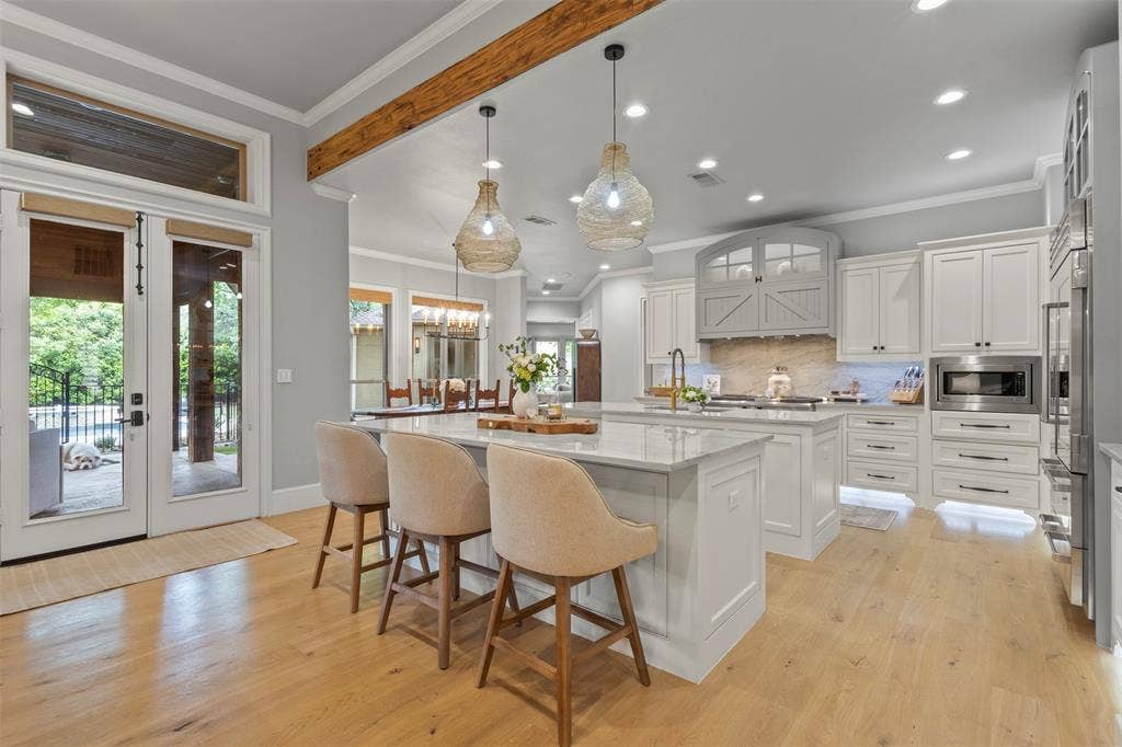 8663 Elm Court, Frisco, TX 75033 huge island