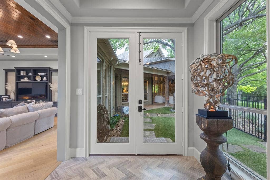8663 Elm Court, Frisco, TX 75033 back entry vestibule to secondary primary wing of house