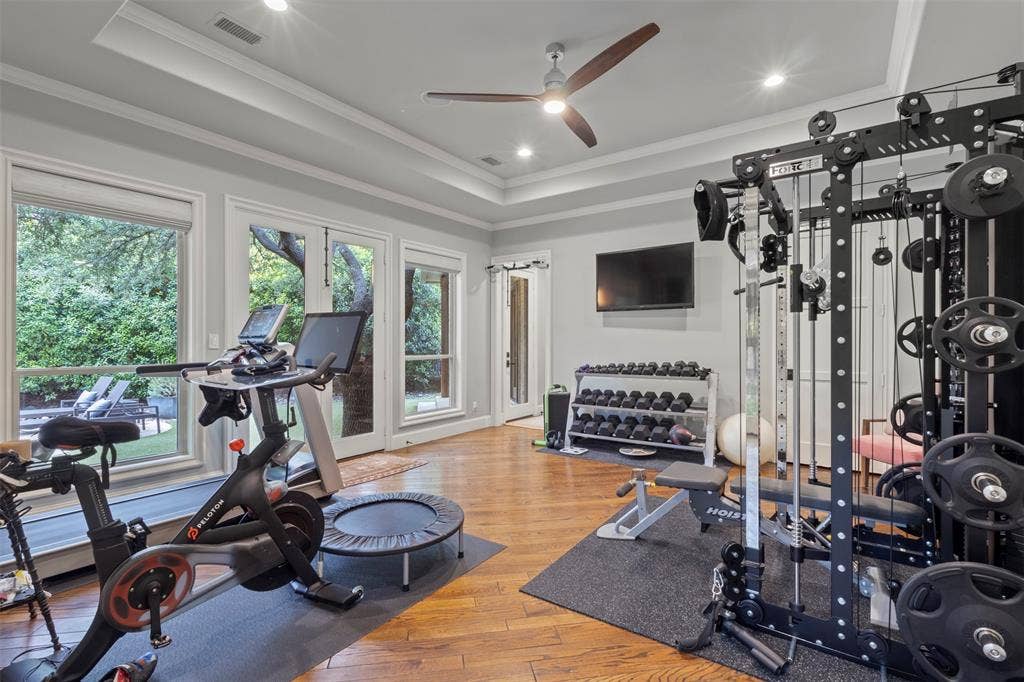 8663 Elm Court, Frisco, TX 75033 lots of natural light overlooking pool