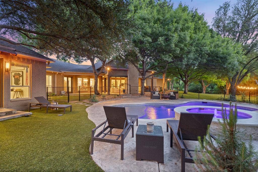 8663 Elm Court, Frisco, TX 75033 pool and hot tub